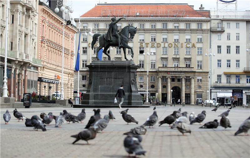 Prazni kafići u centru Zagreba