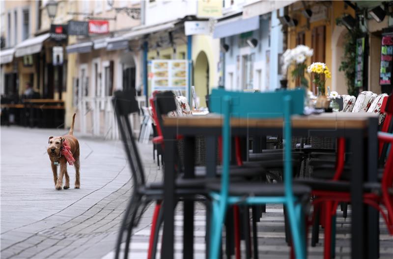 Prazni kafići u centru Zagreba