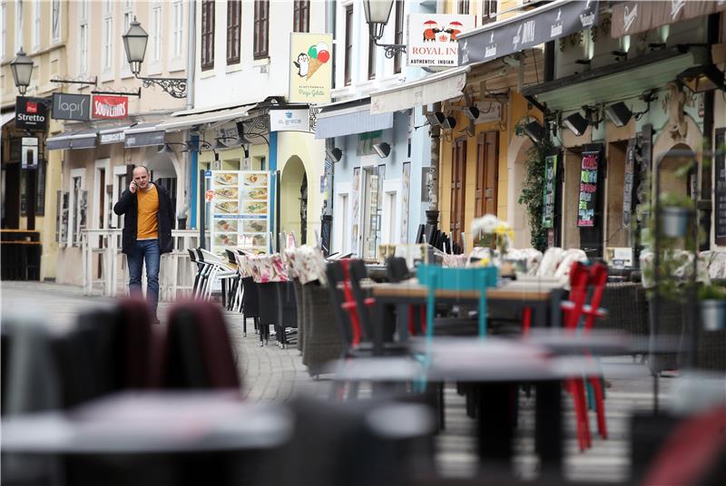 Prazni kafići u centru Zagreba