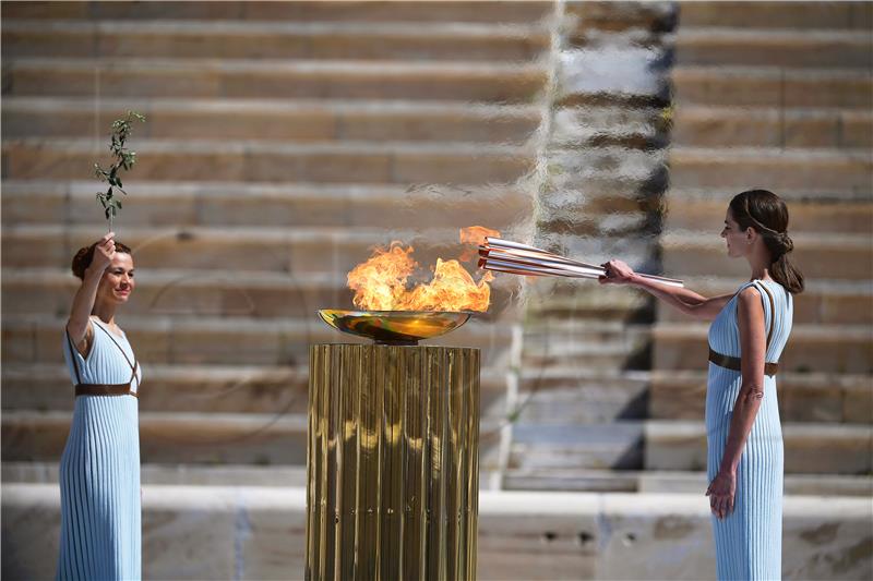 Organizatori OI u Tokiju preuzeli olimpijski plamen