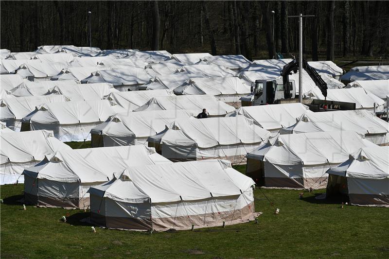 Serbian army erects quarantine camp close to Croatian border