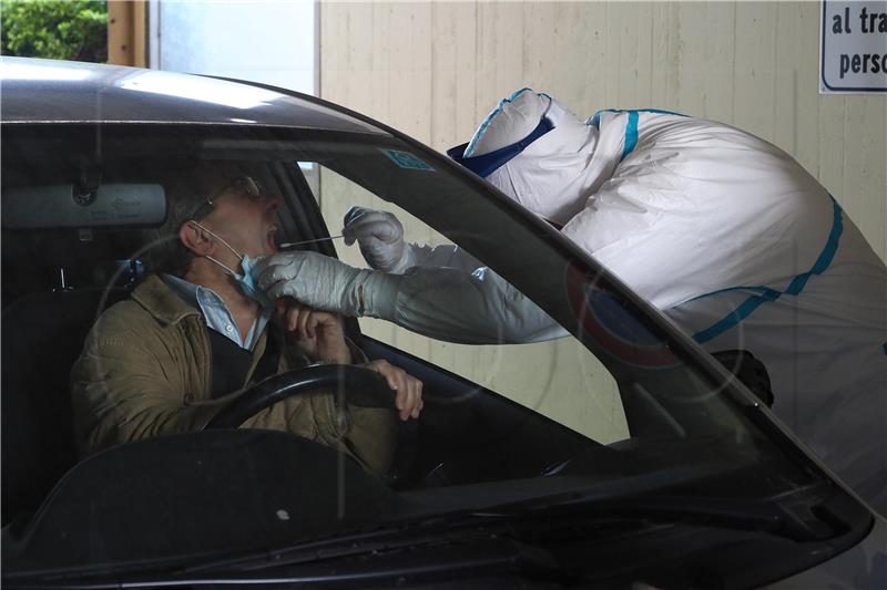 New York - 'drive-through' laboratorij za koronavirus