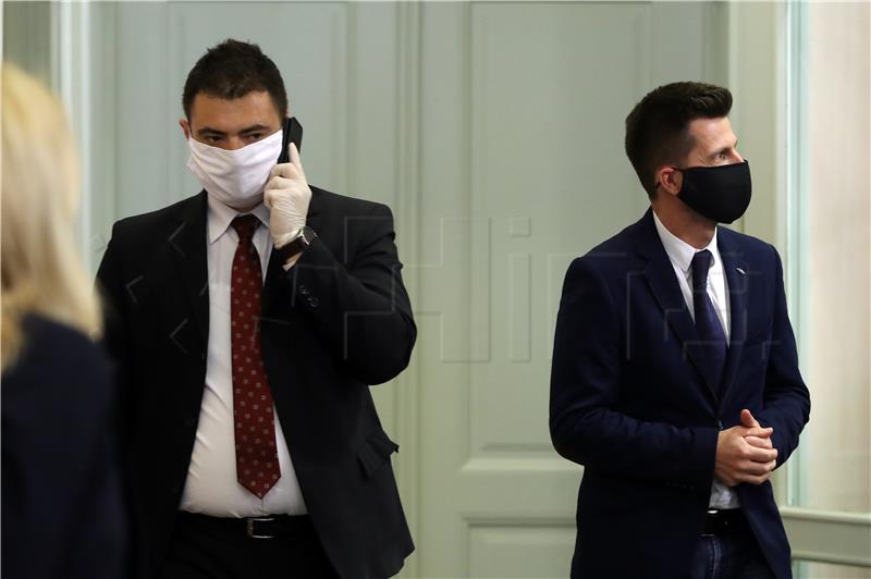 Volunteers in Novi Vinodolski sewing protective masks