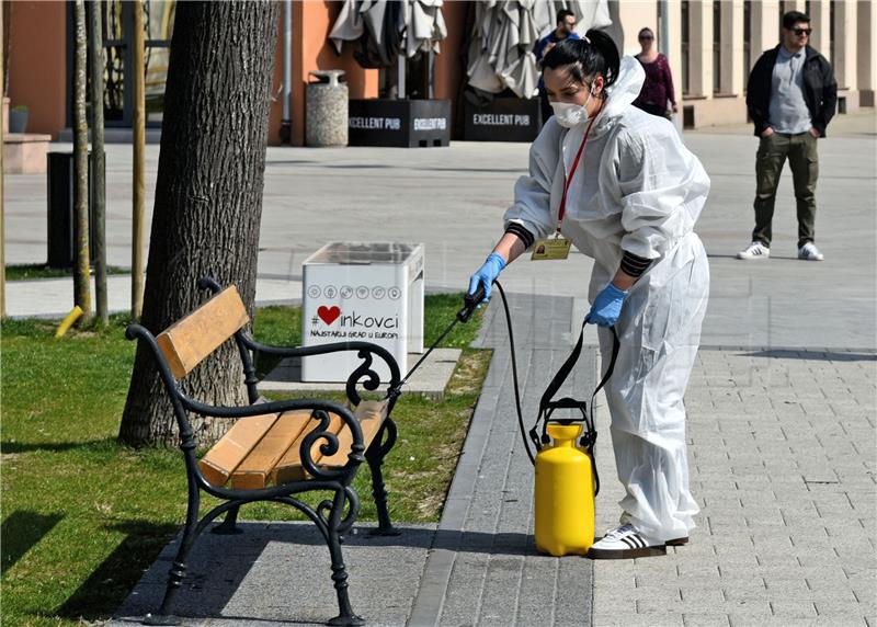 U Vinkovcima u samoizolaciji 98 osoba, Grad dezinficira komunalnu opremu