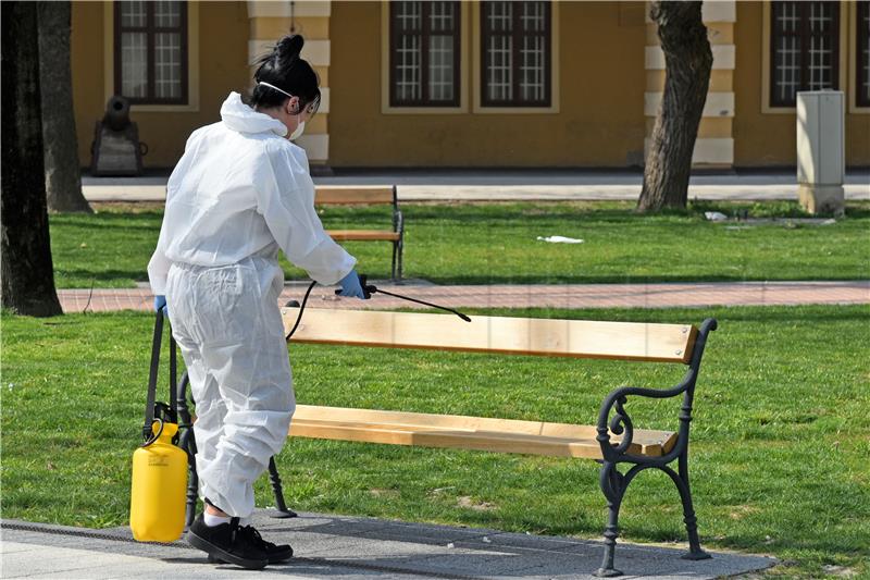 U Vinkovcima u samoizolaciji 98 osoba, Grad dezinficira komunalnu opremu