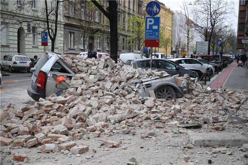 MUP: Ostanite vani, držite razmak i čekajte upute seizmologa