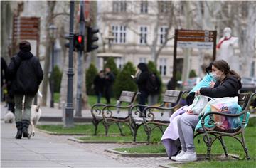 Ljudi na ulicama u strahu od novog potresa