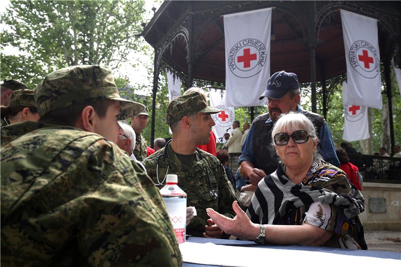 HCK: Na Trgu Francuske republike šatori s grahom i čajem