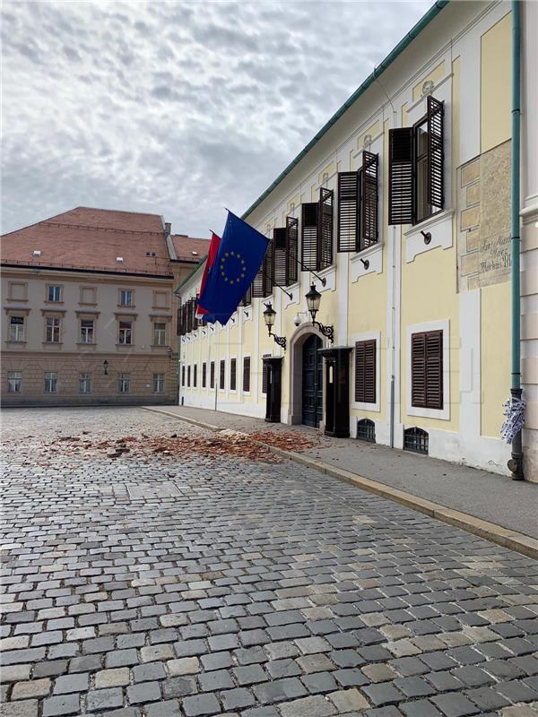 Banski dvori oštećeni u potresu