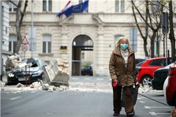 Srušeni tornjevi zgrade Kolmar na Trgu bana Jelačića