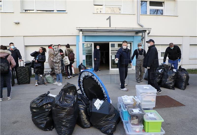 Iz Studentskog doma odlaze studenti, dolaze građani pogođeni potresom