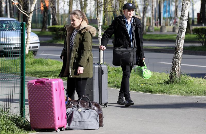 Iz Studentskog doma odlaze studenti, dolaze građani pogođeni potresom