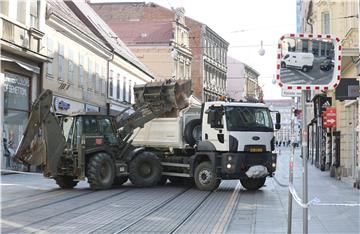 Vojnici čiste uži centar zagreba