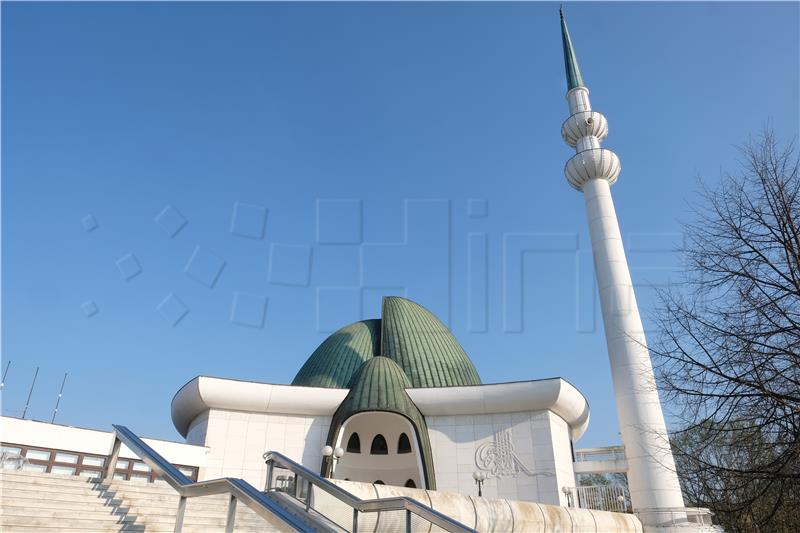 Ethnic Bosniak leaders condemn desecration of Zagreb mosque