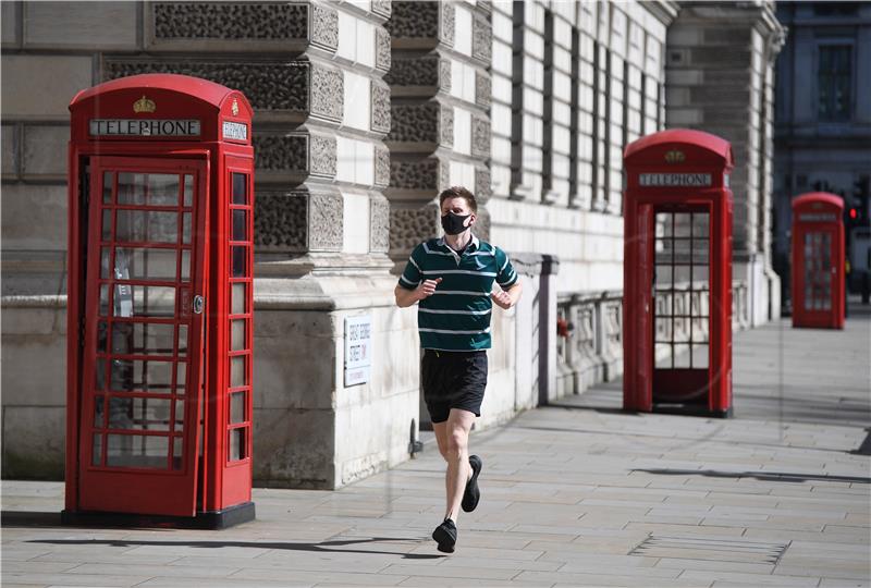 U Britaniji najveći dnevni porast oboljelih i umrlih od Covida-19