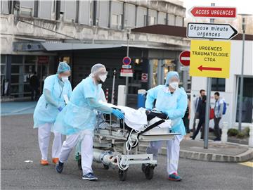 Francuski liječnik pozirao gol da bi ukazao na nedovoljnu zaštitu medicinskog osoblja