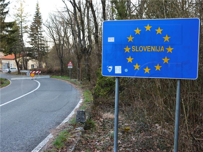 Army on Croatian border after consultations with opposition, says Slovenian minister