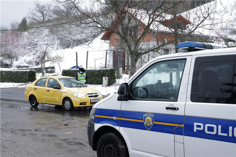 Dvoje policajaca udaljeno iz službe zbog nedoličnog ponašanja tijekom krize