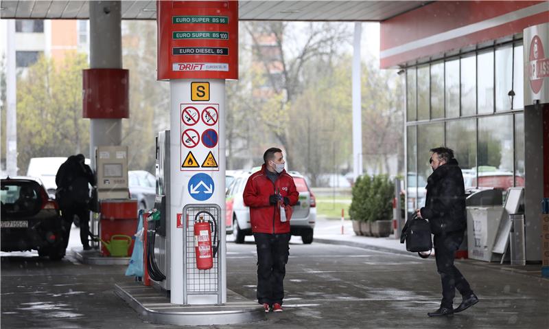 Stožera civilne zaštite: Na benzinskim postajama samo gorivo i naftne prerađevine