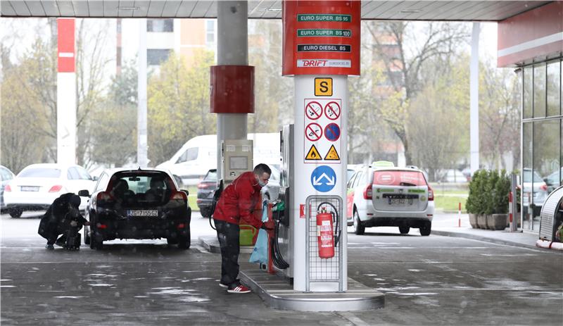 Stožera civilne zaštite: Na benzinskim postajama samo gorivo i naftne prerađevine