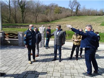 Plenković obišao područja Krapinsko-zagorske županije koja su pogođena potresom