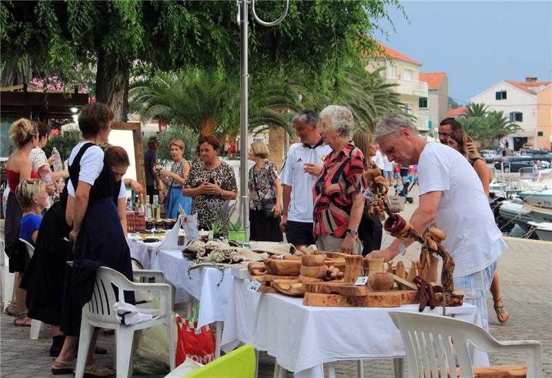 U nekomercijalnom smještaju u 2019. nešto manje turista, ali više noćenja