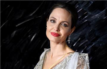 Angelina Jolie radi za BBC programe o koronavirusu za tinejdžere