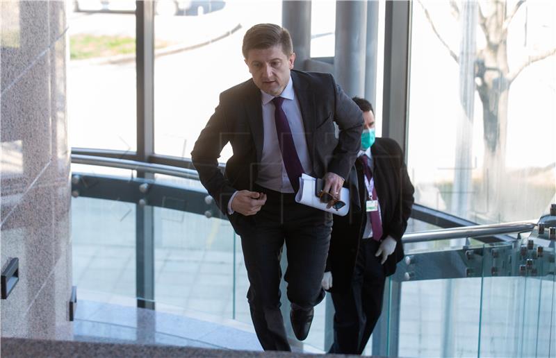 Government adopts April package of measures to help economy