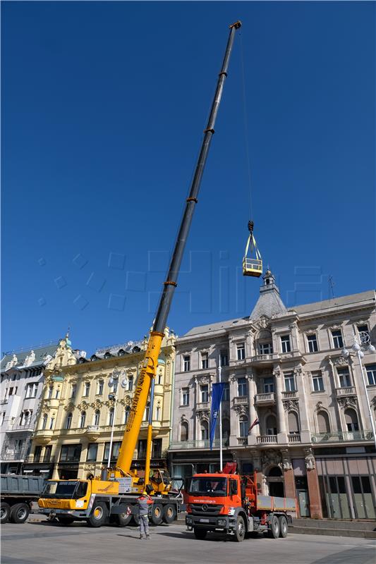 Čišćenje oštećenja na Jelačićevom trgu