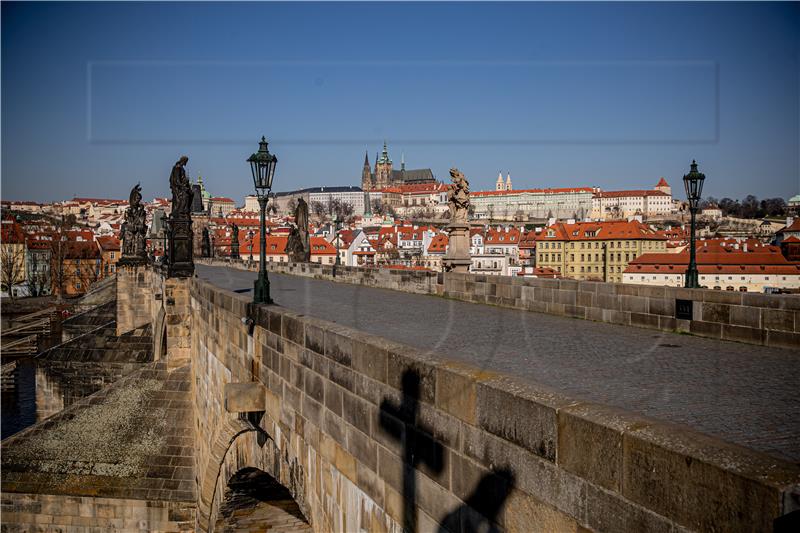 Češki premijer očekuje da bi se život mogao normalizirati do lipnja