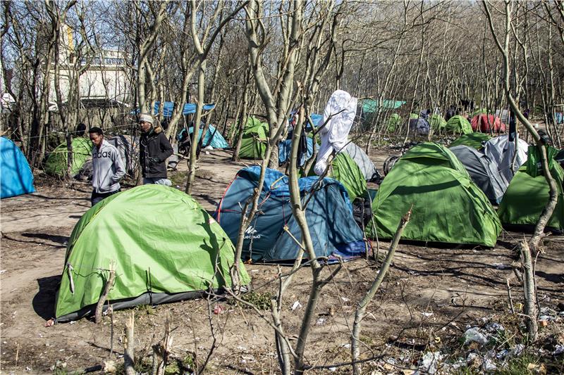 Počinje evakuacija migrantskih kampova u Calaisu zbog koronavirusa