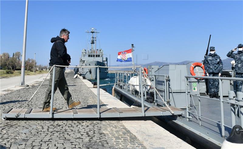 President visits coast guard in Dalmatia