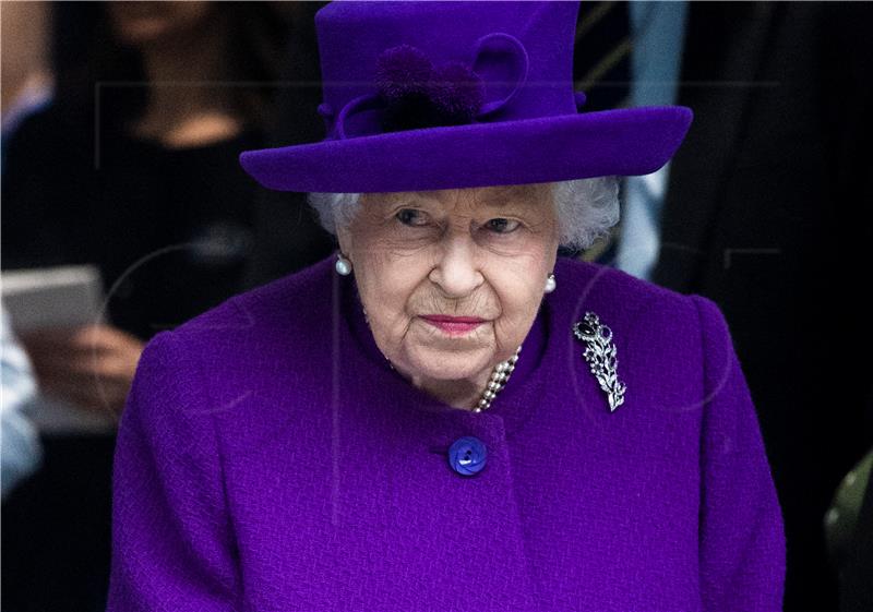 (FILE) BRITAIN QUEEN ELIZABETH TELEVISED SPEECH