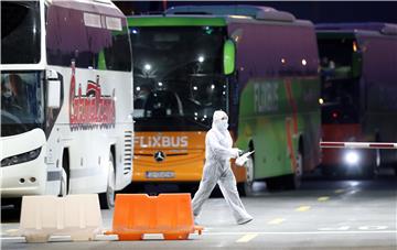 Pet autobusa s hrvatskim državljanima iz Insbrucka stiglo na Breganu