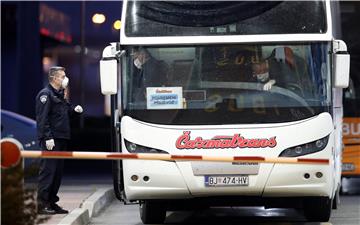 Pet autobusa s hrvatskim državljanima iz Insbrucka stiglo na Breganu