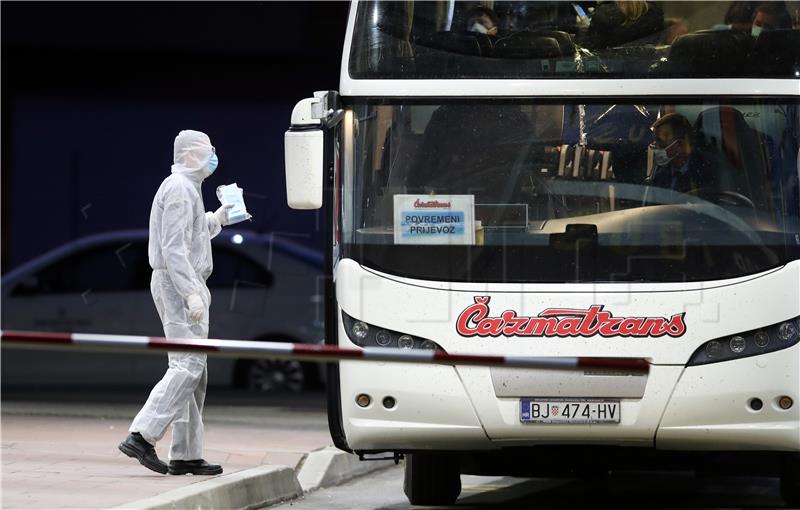 Pet autobusa s hrvatskim državljanima iz Insbrucka stiglo na Breganu