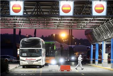 Pet autobusa s hrvatskim državljanima iz Insbrucka stiglo na Breganu