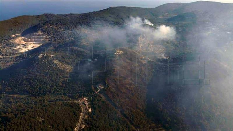 Požar na Korčuli ponovno gase dva kanadera