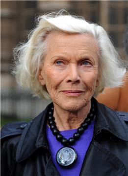 Umrla Bondova djevojka Honor Blackman