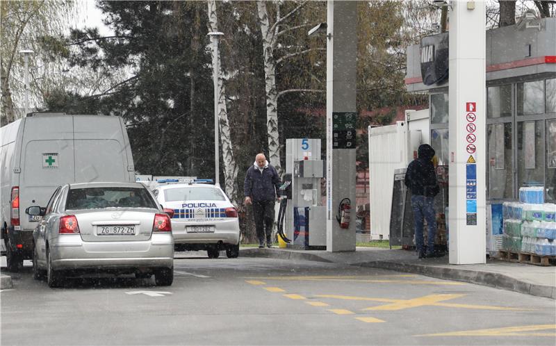 Razbojnički dvojac svratio na benzinsku po novac i cigarete