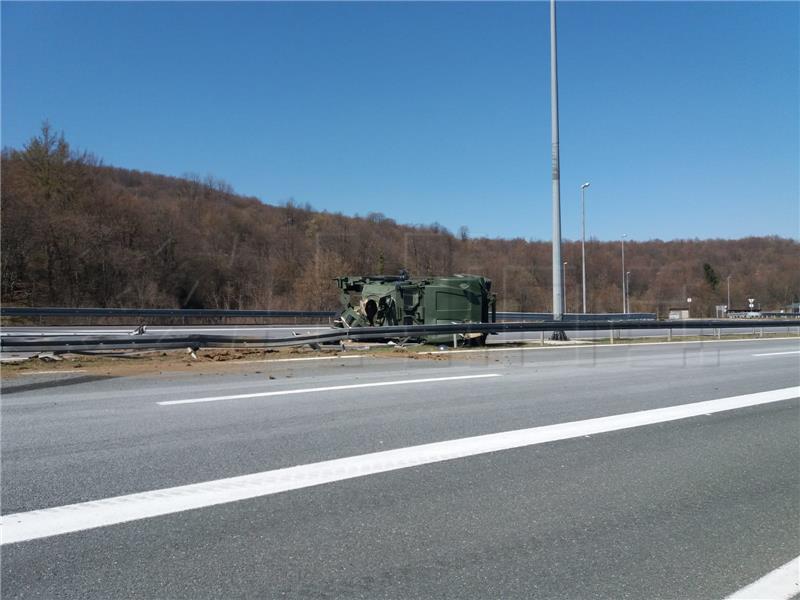 U prometnoj nesreći vojnog vozila na A1 nema ozlijeđenih