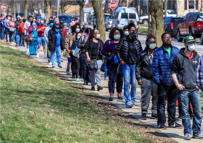 Na biralištu s maskama: Završili sporni predizbori u Wisconsinu