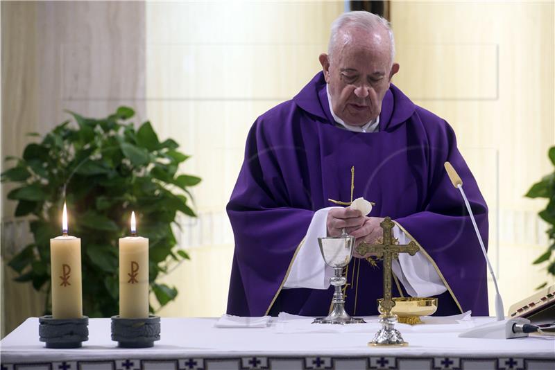 Papa osudio ljude koji pokušavaju zaraditi na koronavirusu