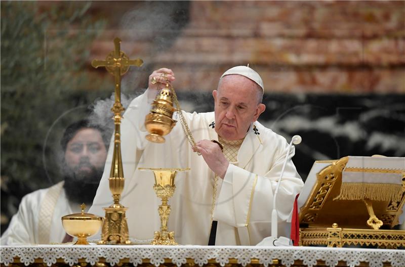 Papa Franjo na Veliki četvrtak veličao "svece" koji pomažu žrtvama koronavirusa 