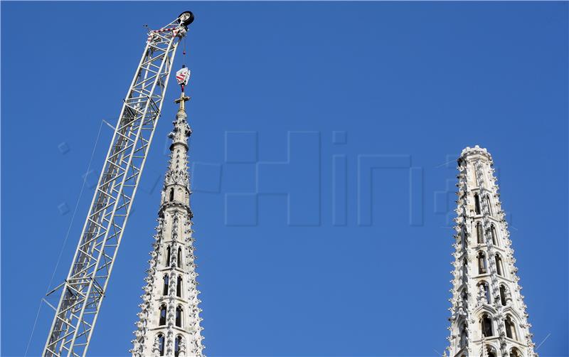 Postavljanje dizalice za obnovu katedrale