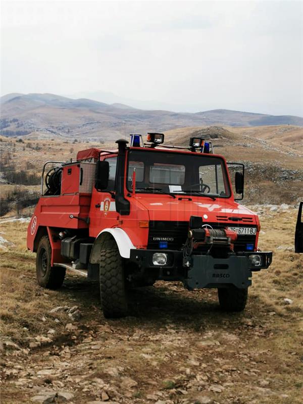 Na Dinari izgorjelo oko 2000 hektara trave i niskog raslinja