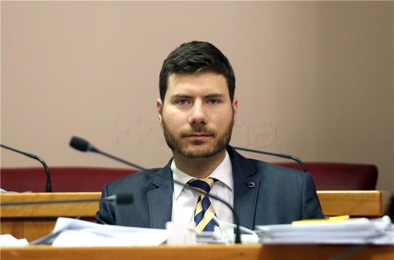 Pernar: Karantena za stare i bolesne, mladima omogućiti normalan život