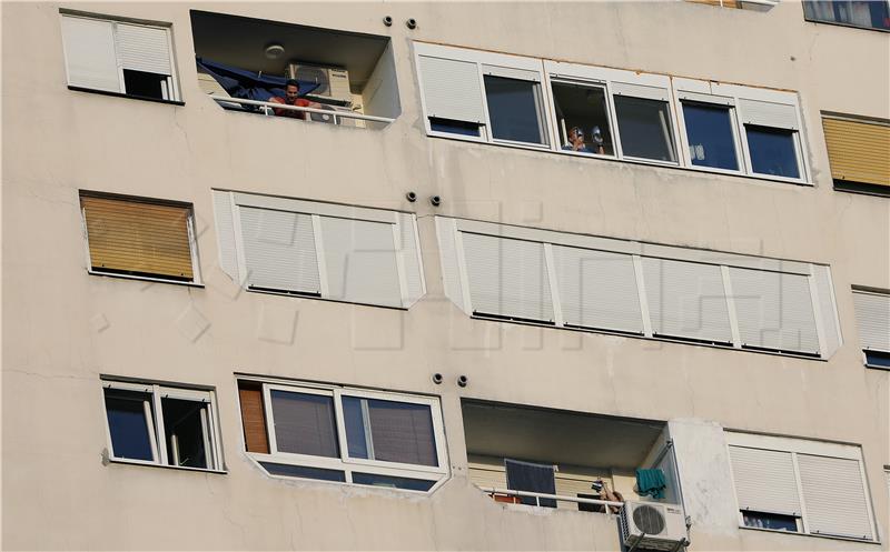 Građani s balkona i prozora glasno prosvjedovali protiv Bandića