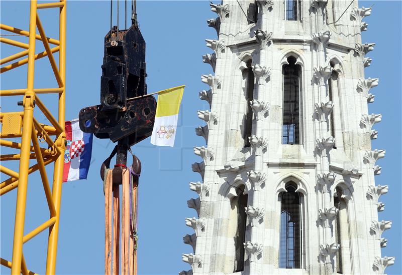 Rušenje sjevernog tornja zagrebačke katedrale