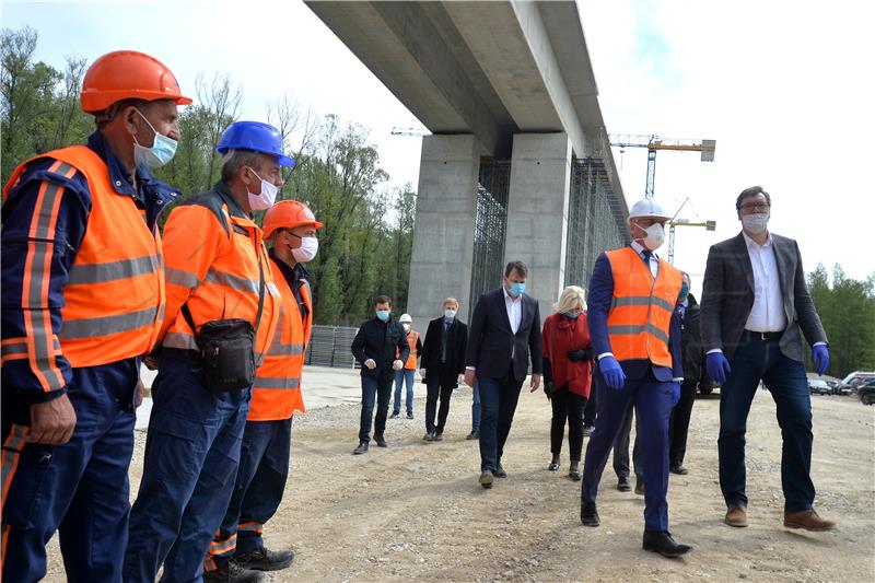 Vučić: Epidemiološko stanje bolje, razmišljamo o izborima